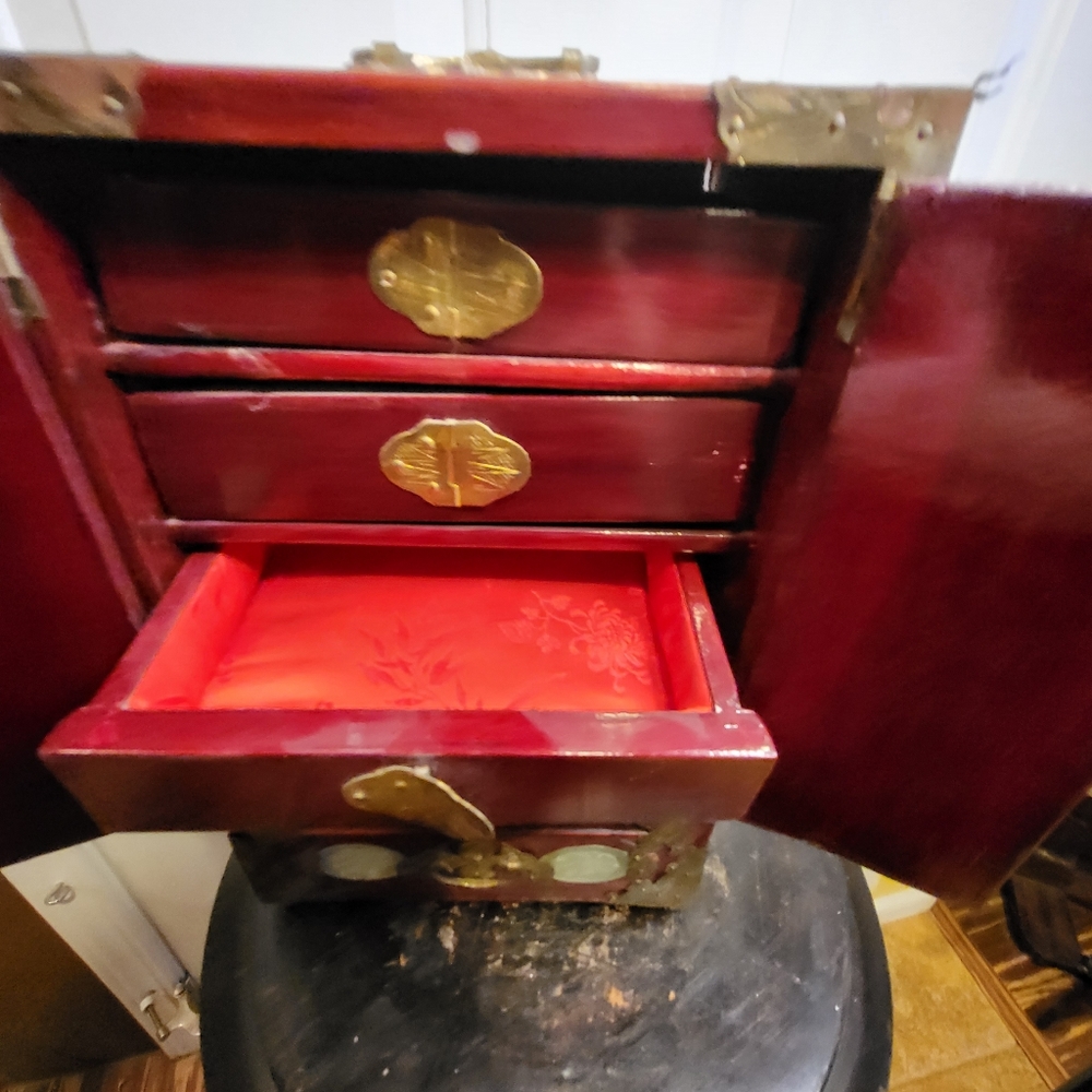 Vintage Chinese Oriental Wood and Carved Jade Jewelry Box - Picture 9 of 16